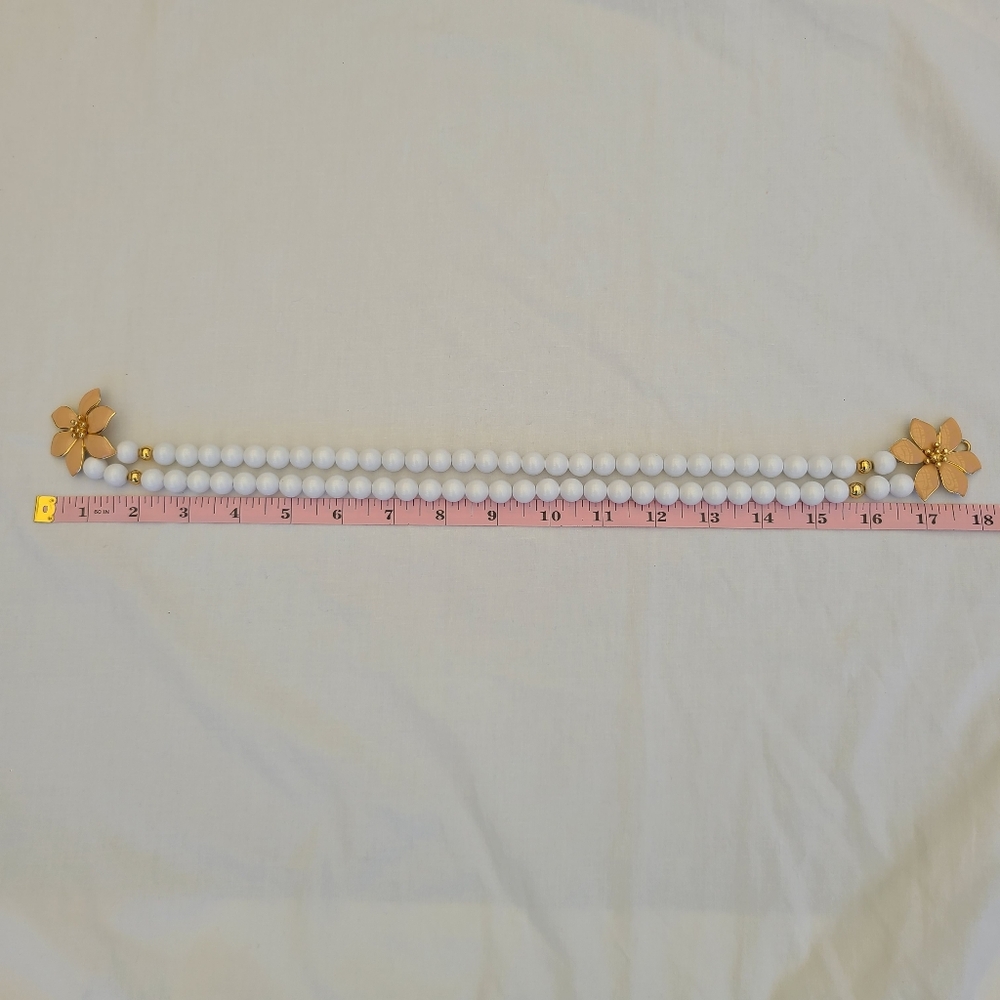 White & gold bead necklace with 2 peach enamel flowers with gold colored backing - Picture 7 of 9
